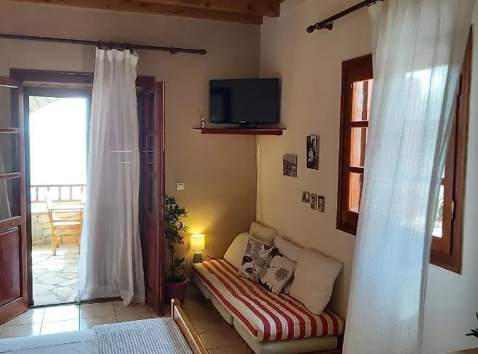 Almyra Apt In Mani