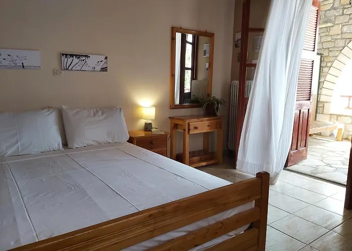 Almyra Apt In Mani