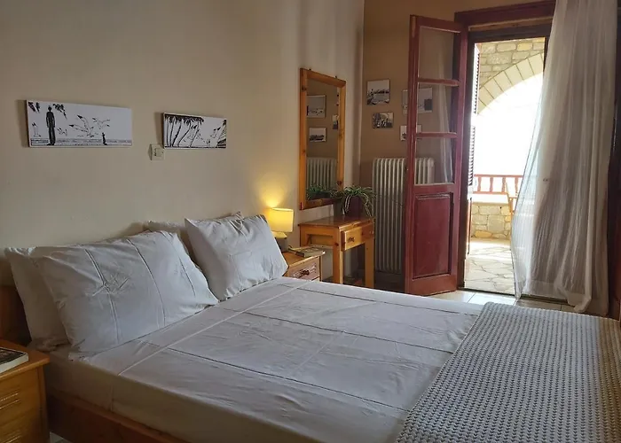 Almyra Apt In Mani